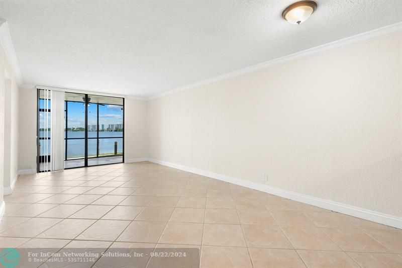 110 Lake Emerald Dr 101, Oakland Park, Condo/Co-Op-Annual,  for rent, Abraham Fuchs, LoKation Real Estate Brokerage*